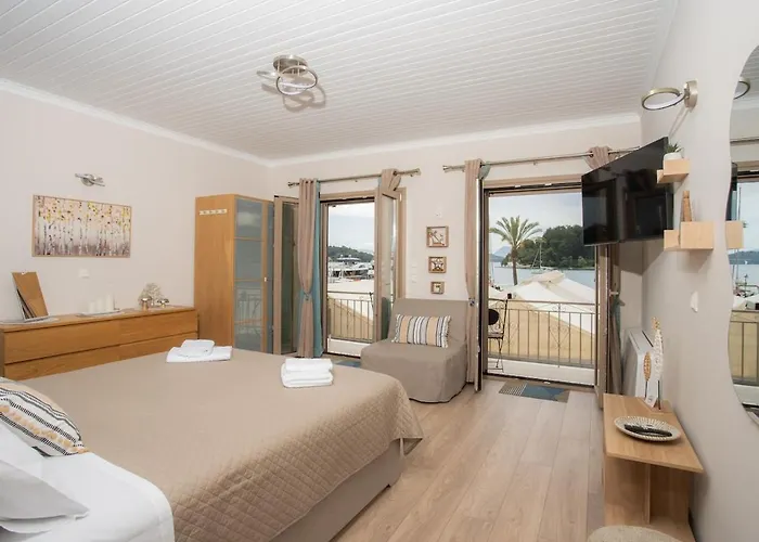 Manolias Center Nydri (Lefkada)